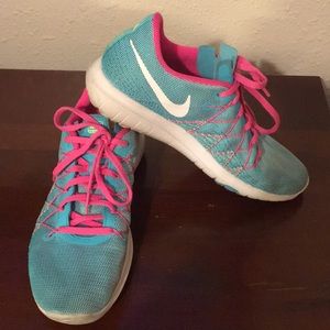 Nike Flex Fury 2 tennis shoes